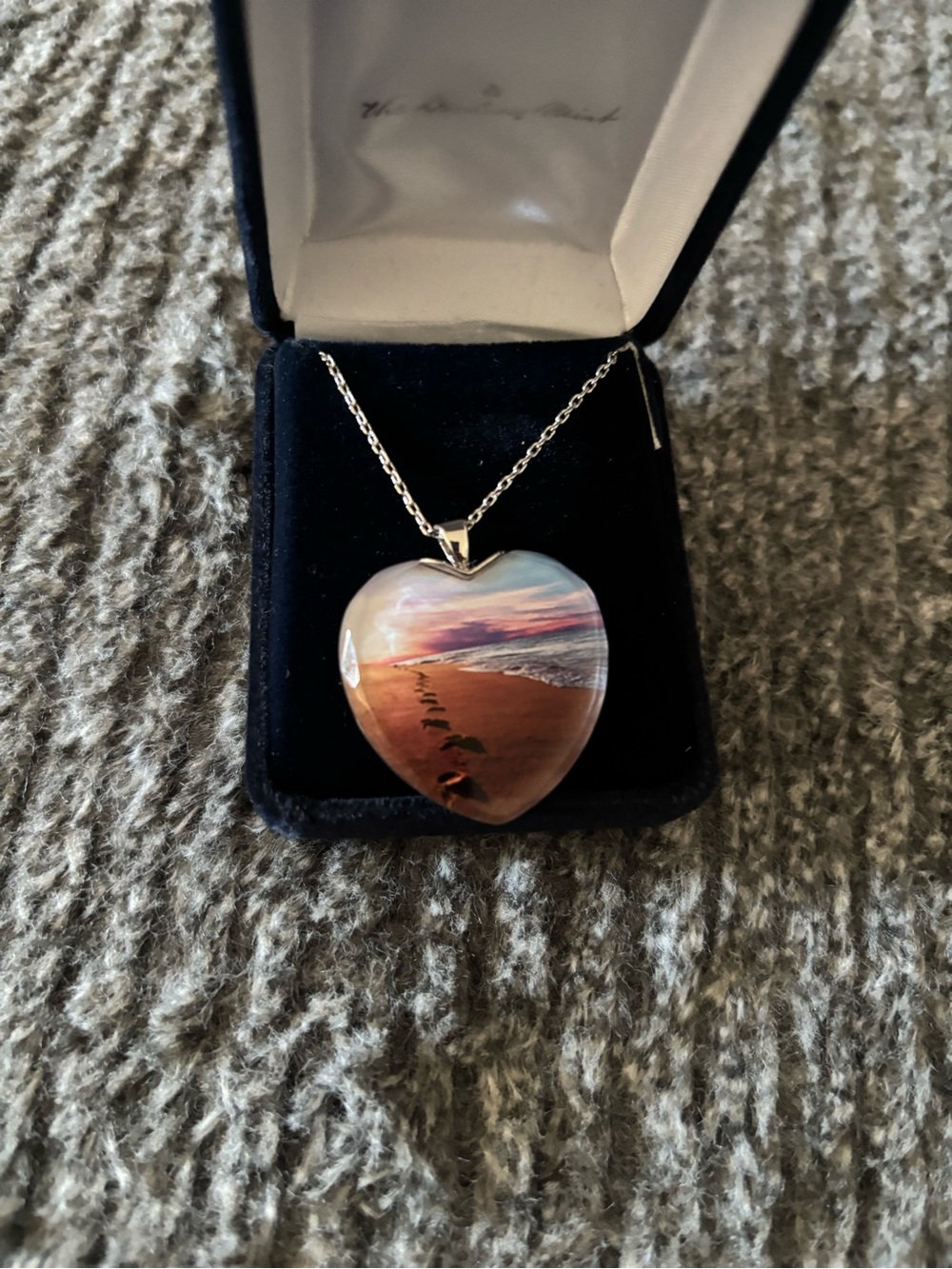 Heart-Shaped Sunset Beach Pendant Necklace in Multicolor